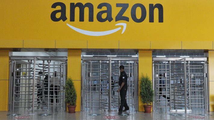 El regulador antimonopolio de India suspende el acuerdo de 2019 de Amazon con Future e impone una multa