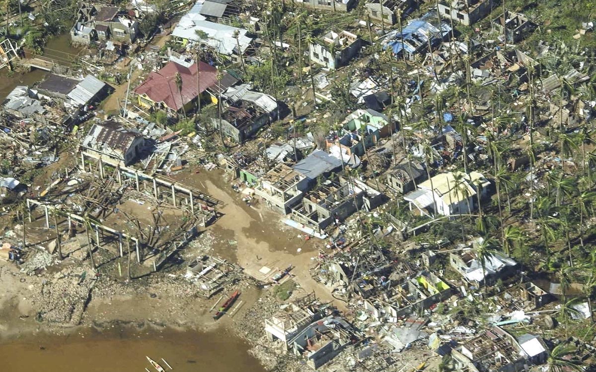 Ascienden a más de 200 los muertos y a 1.8 millones los damnificados por el paso del tifón ‘Rai’ en Filipinas
