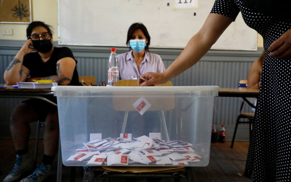 Chile: cierran las urnas y comienza el recuento público de las elecciones presidenciales