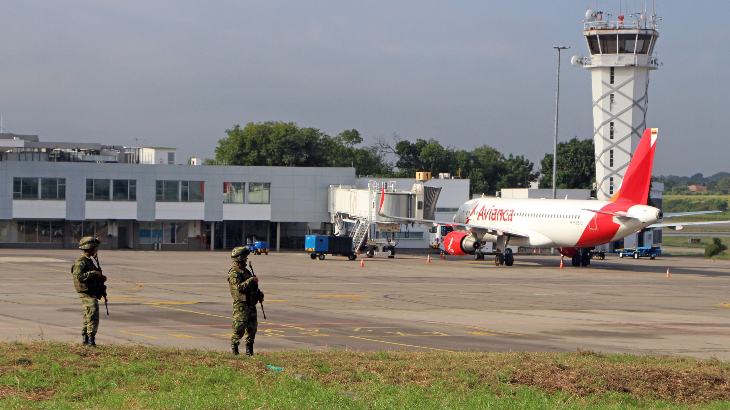 Colombia: mueren tres personas tras ataque terrorista en aeropuerto