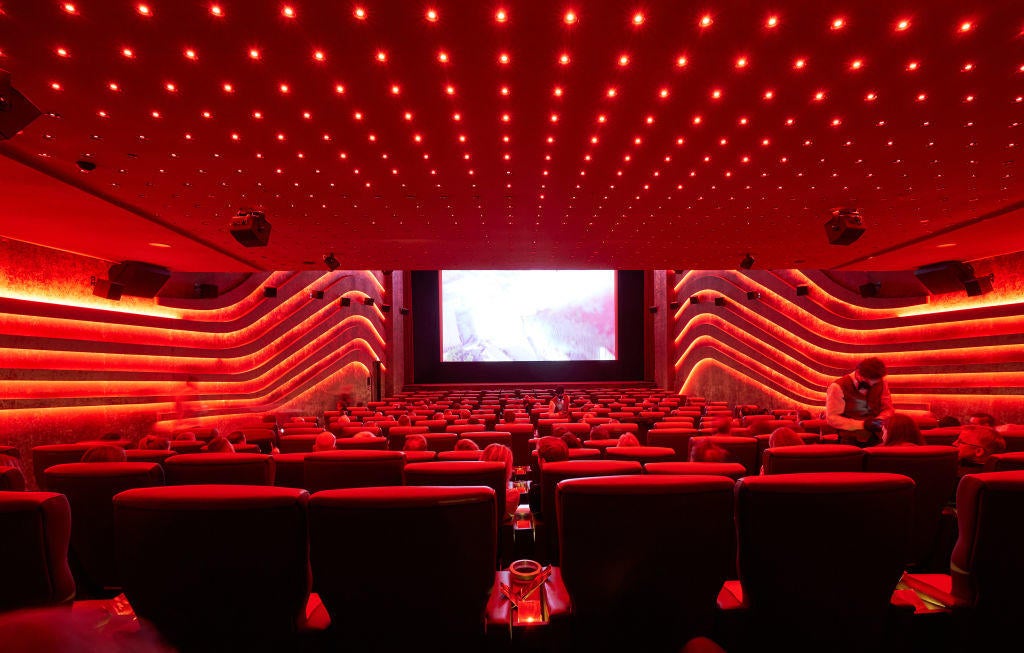 Concesiones prohibidas en los cines para tratar de detener la propagación del COVID en Francia