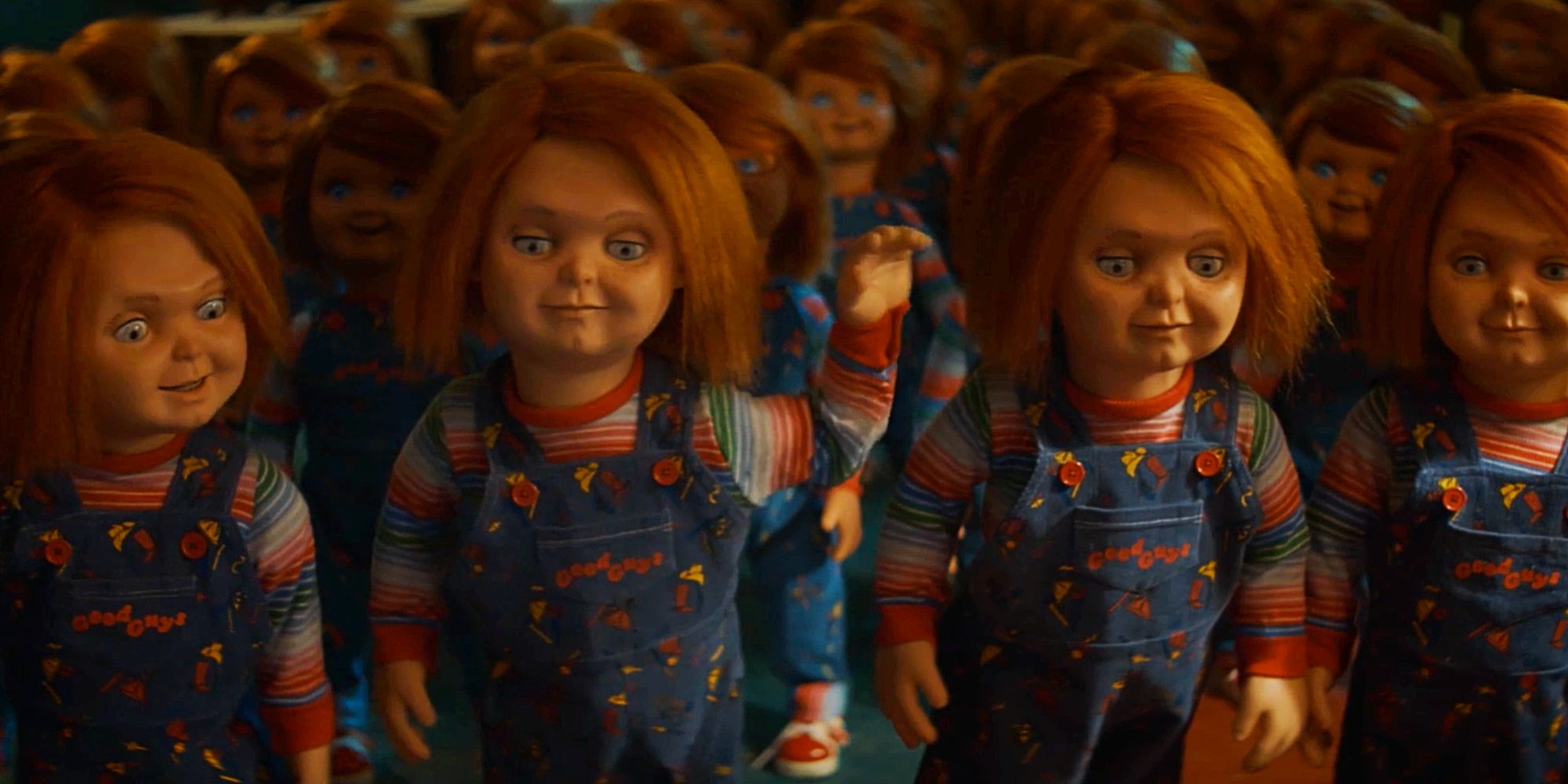 Creador de juegos de niños posa con un ejército de muñecas Chucky en la nueva imagen de BTS