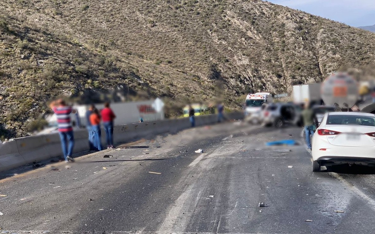 Cuatro fallecidos y decenas de heridos tras carambola en Coahuila