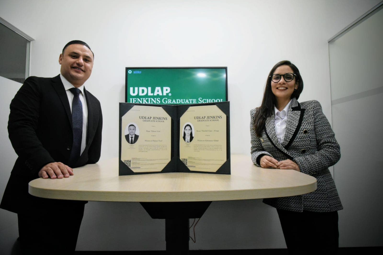 Diego Cabrera y Sharon López; profesionistas sanjuanenses, logran Maestría en la Universidad de las Américas de Puebla