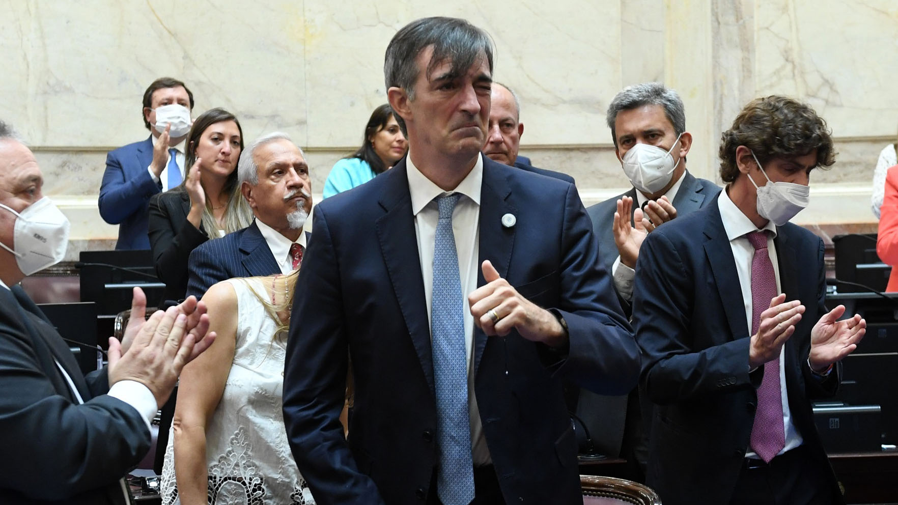 Emotivo video: senador argentino renuncia a su puesto tras perder el habla por una dura enfermedad