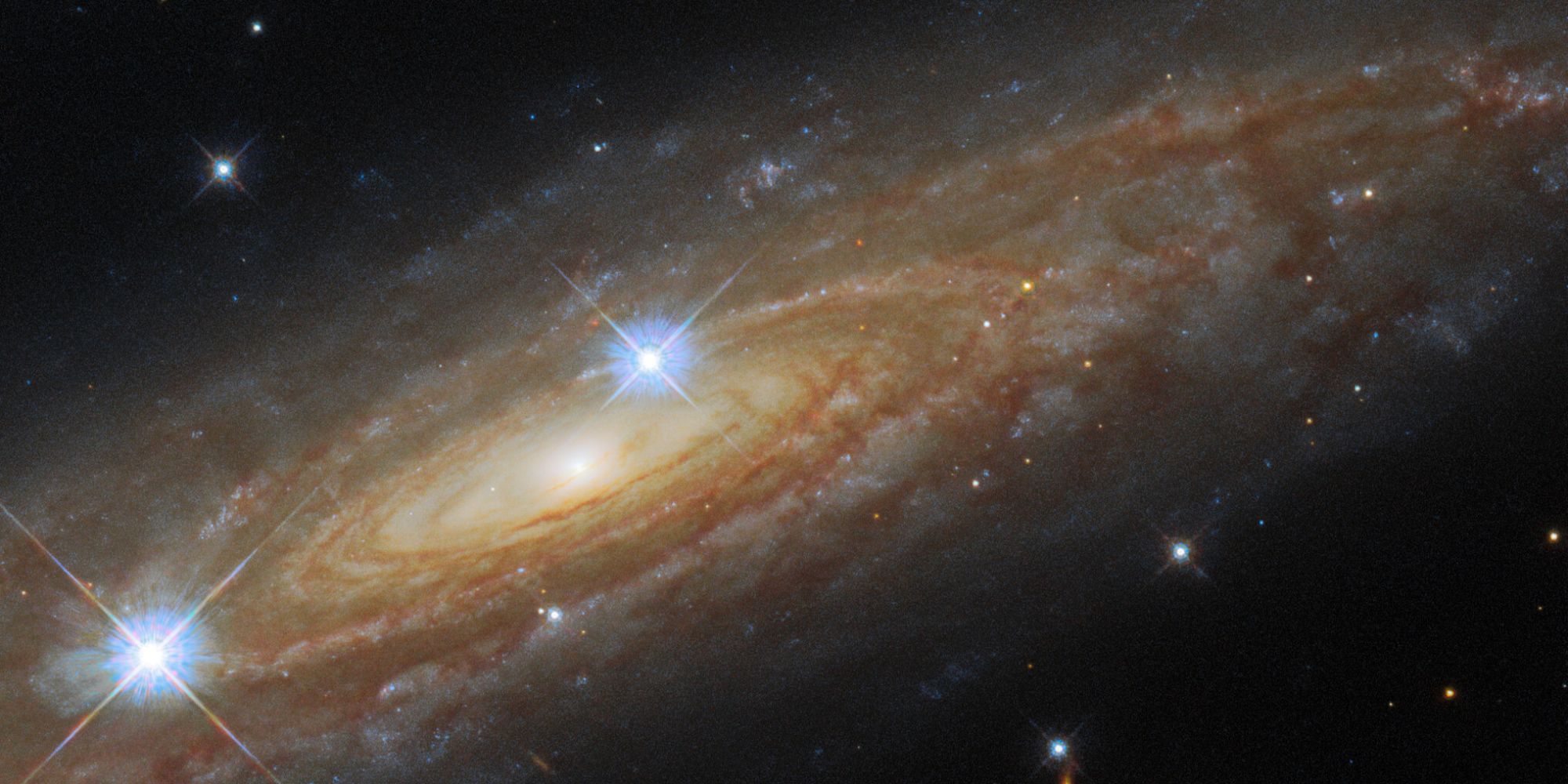 Esta foto del Hubble de una galaxia a 230 millones de años luz de distancia es increíble