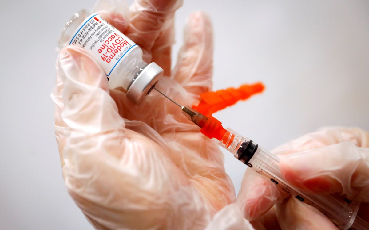 Estados Unidos reporta récord de vacunación por miedo a ómicron