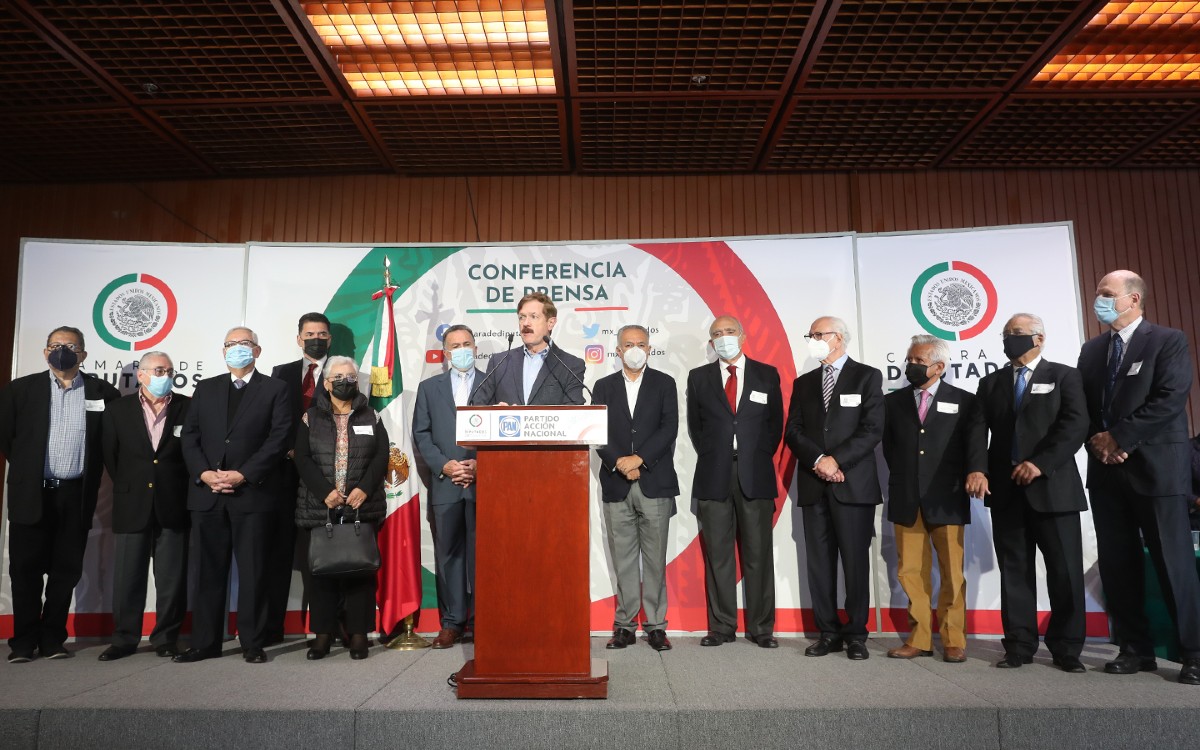 Exgobernadores y exlegisladores del PAN chocan con Marko Cortés