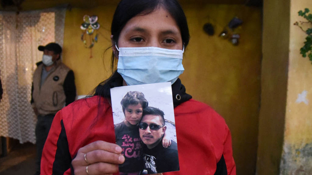Familiares buscan a migrantes “vivos o muertos” tras accidente de tráiler en México