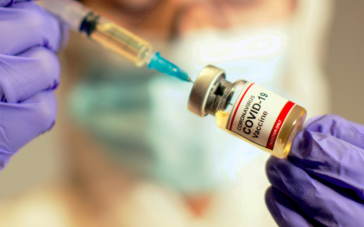 Farmacéuticas deben prepararse para ajustar vacunas tras aparición de ómicron: OMS