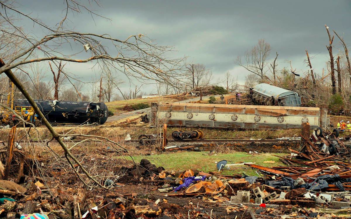 Gobernador de Kentucky estima decenas de muertos por tornados | Video