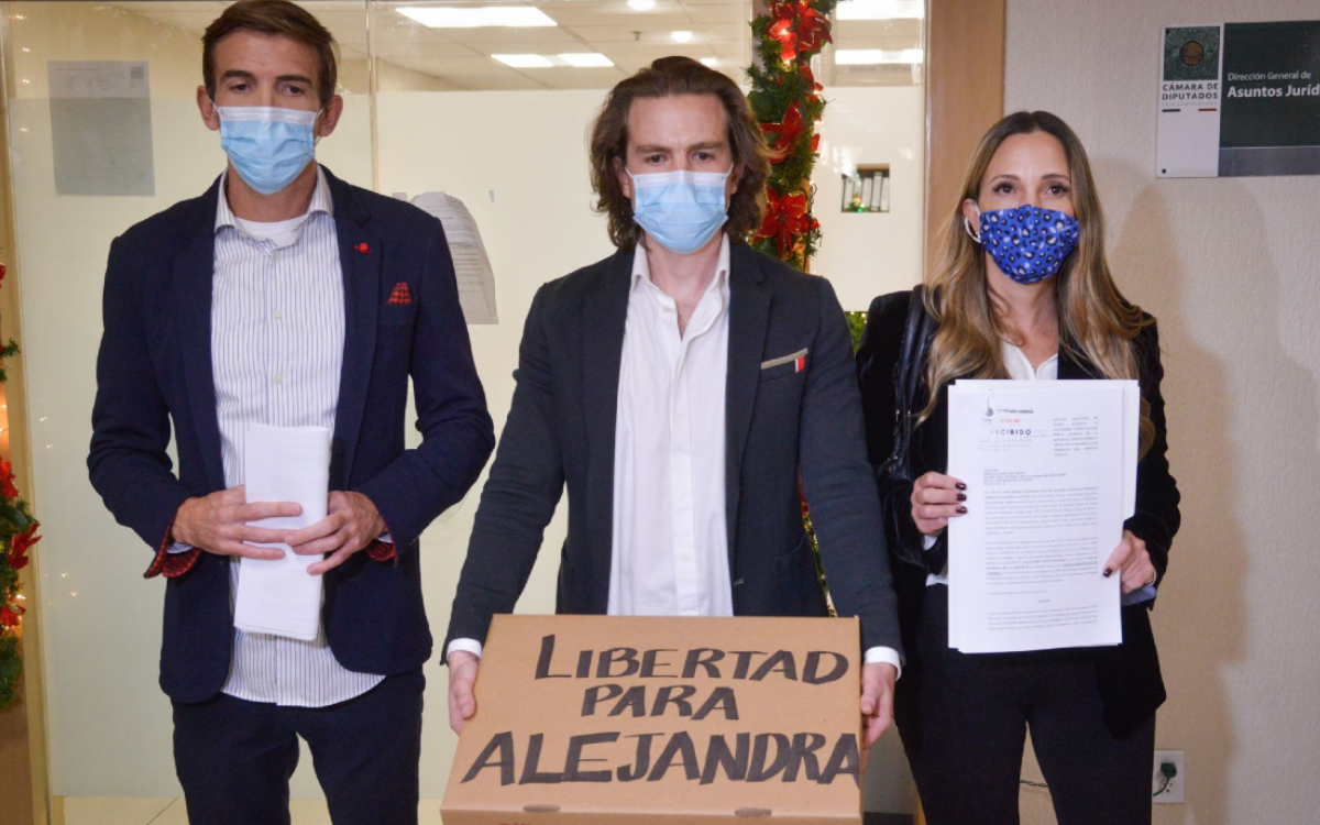 Hijos de Alejandra Cuevas solicitan juicio político contra Gertz Manero