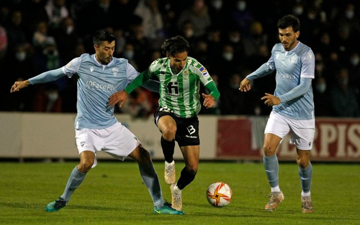 Inicia Diego Lainez como titular y se reencuentra con el gol | Tuit