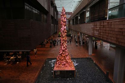 La obra Pillar of Shame, en la Universidad de Hong Kong antes de ser retirada.