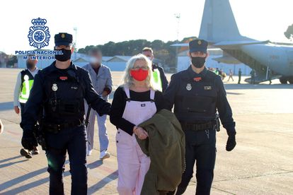 Natividad Jáuregui, trasladada por la Policía en noviembre de 2020 tras entregarla las autoridades belgas.