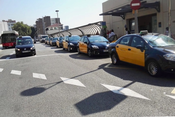 La huelga española de taxis ‘anti-Uber’ finaliza después de que el gobierno acuerda una nueva regulación