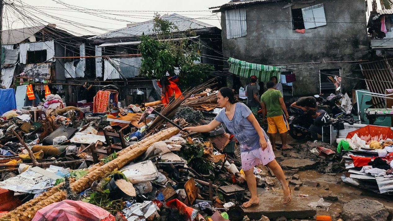 Más de 200 muertos tras el paso de poderoso tifón por Filipinas