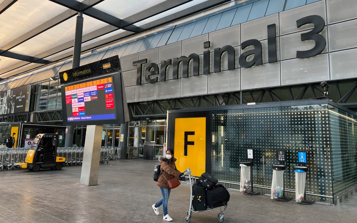 Ómicron | Reino Unido endurece restricciones para viajeros