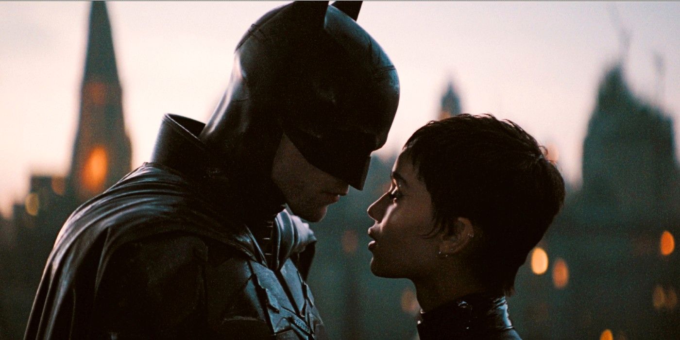 Riddler explota Gotham mientras Bruce y Catwoman se unen en el tráiler de Batman