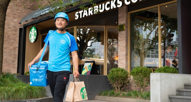 Starbucks se asocia con Alibaba en la entrega de café para impulsar el negocio de China