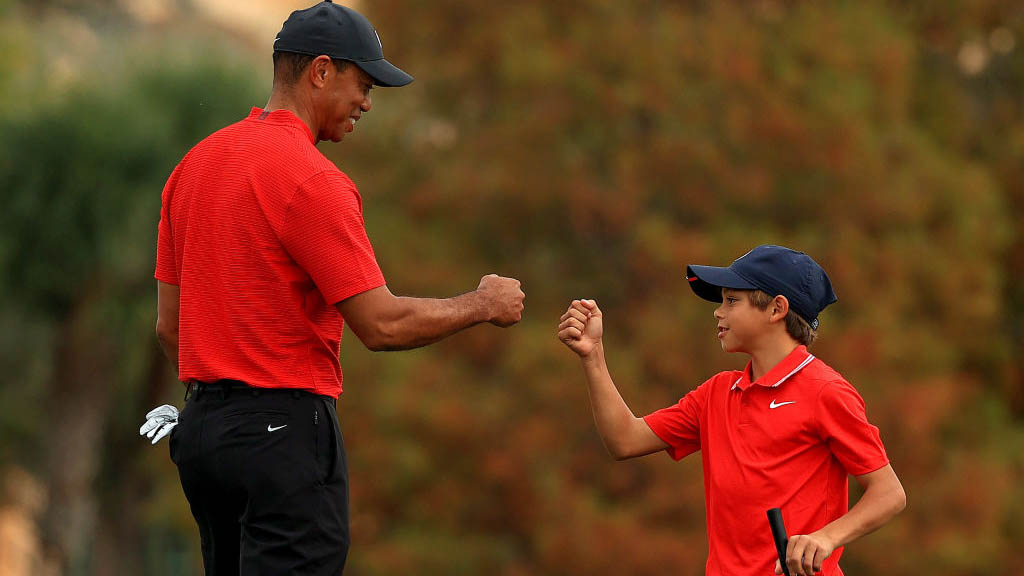Tiger Woods anuncia su regreso; esta vez competirá junto a su hijo