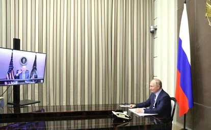 Vladimir Putin durante la videoconferencia con Joe Biden, esta semana.