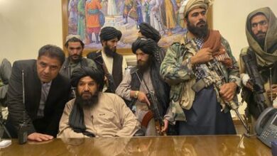 Un grupo de talibanes, el 15 de agosto en el Palacio Presidencial de Kabul.