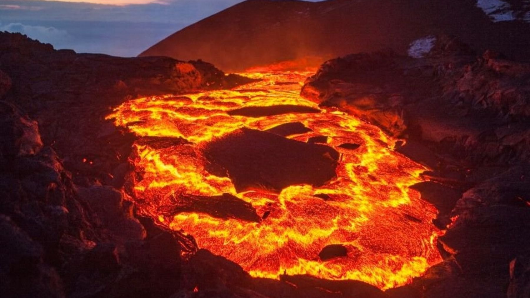 ¿Cuál es la diferencia entre el magma y la lava?