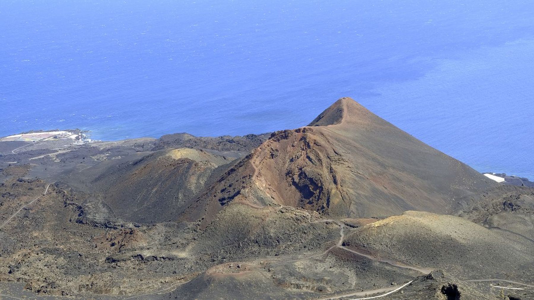 ¿Cuántos volcanes hay en la isla canaria?