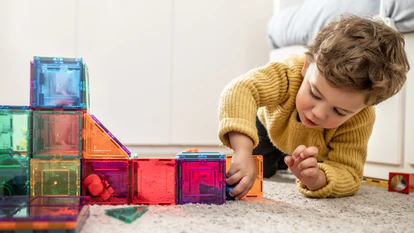 Elegir un juguete acorde a cada edad es importante para acertar con los regalos. GETTY IMAGES.