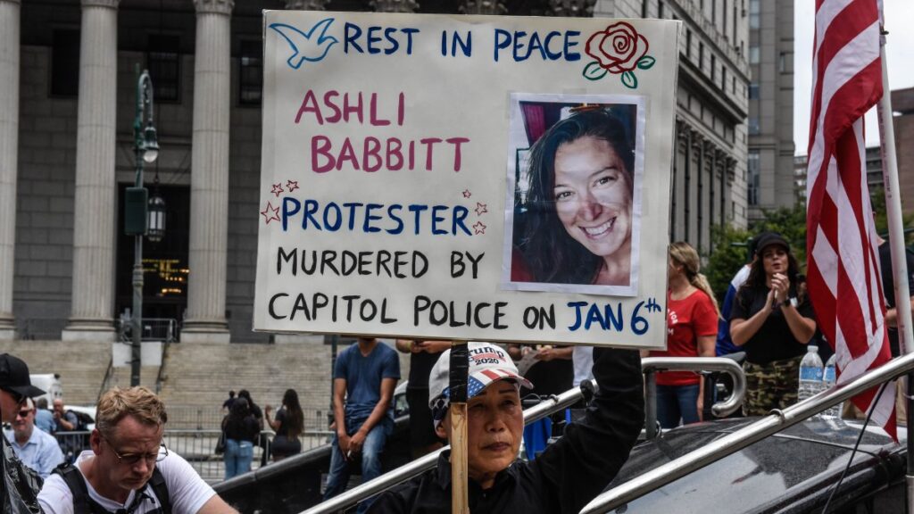El complicado pasado de Ashli Babbitt, la supuesta mártir de Trump