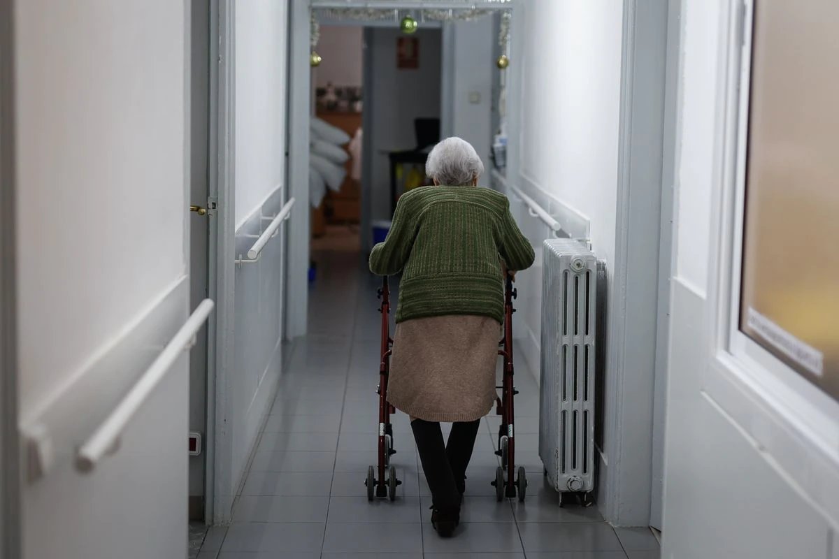 El año pasado murieron con covid más de 5.000 mayores que vivían en residencias, la quinta parte que en 2020