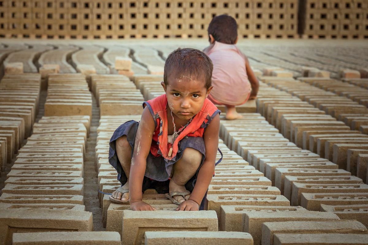 La infancia perdida entre los ladrillos de Nepal