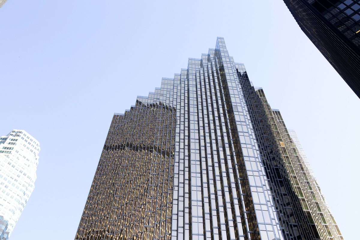 Amancio Ortega compra el rascacielos Royal Bank Plaza de Toronto por 843 millones de euros