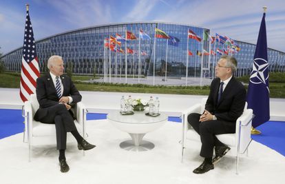 El presidente Joe Biden, junto al secretario general de la OTAN, Jens Stoltenberg, durante una cumbre de la OTAN, en Bruselas.