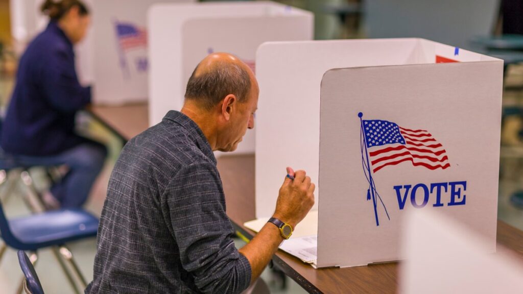 Encuesta arroja que una gran mayoría aprueba el voto anticipado y que el día de elecciones sea festivo