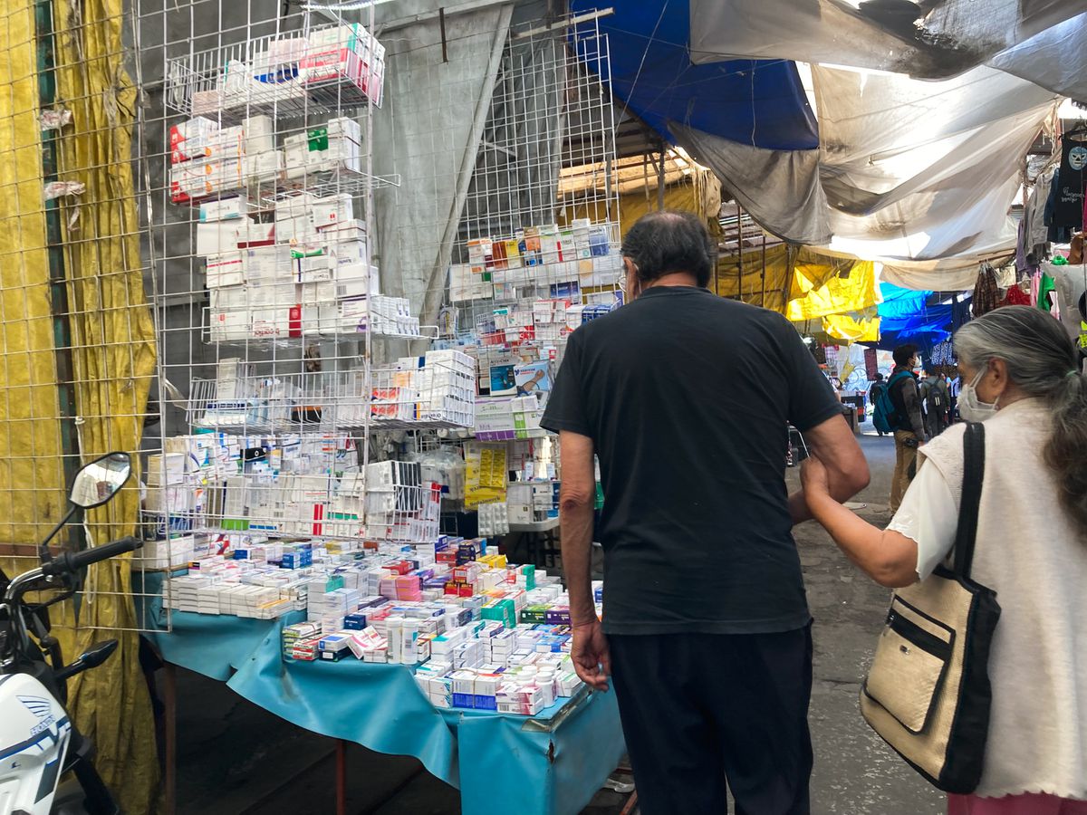 Pruebas, medicamentos y certificados falsos: la escalada de contagios de covid reactiva el mercado negro de la pandemia