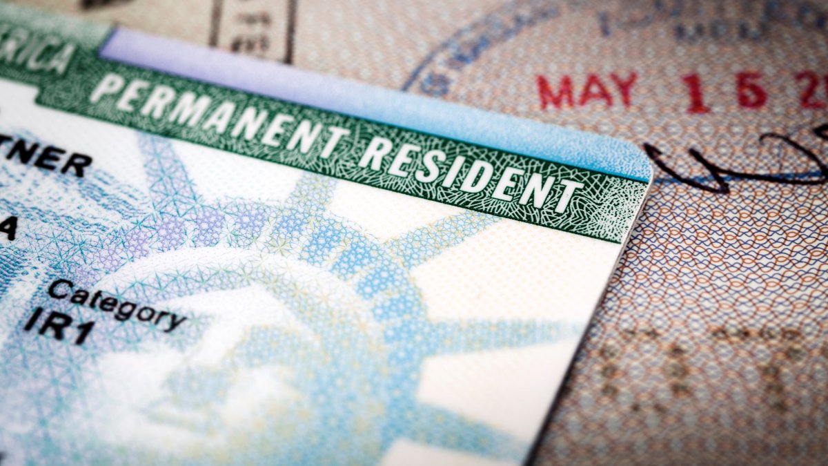 Corte Suprema permite deportación de migrantes con “green cards” condenados por ciertos delitos