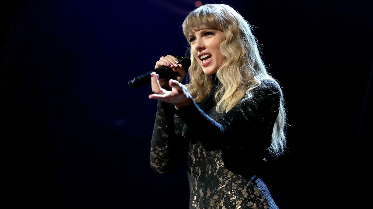 Un seguidor de Taylor Swift estrella un coche contra la vivienda de la cantante en Nueva York