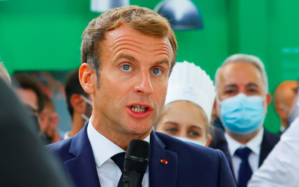 'A los no vacunados, realmente quiero fastidiarlos', afirma Macron