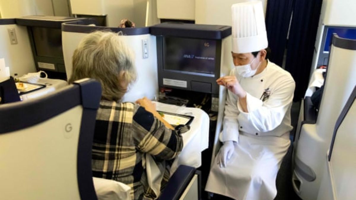 Aerolínea japonesa ofrece cena a bordo de un avión en tierra por 450 €