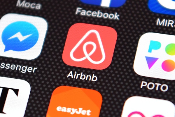 Airbnb lanza división de pagos para viajes en grupo