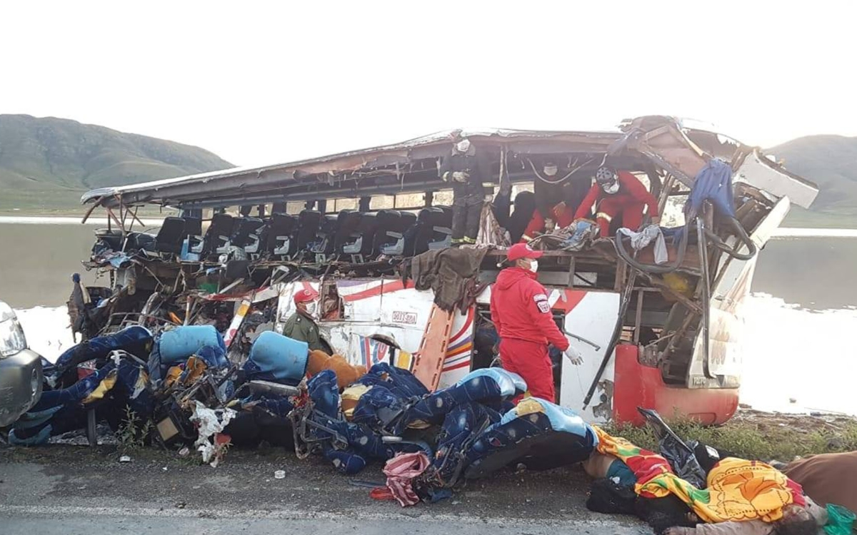 Al menos 11 muertos deja accidente de autobús en Bolivia