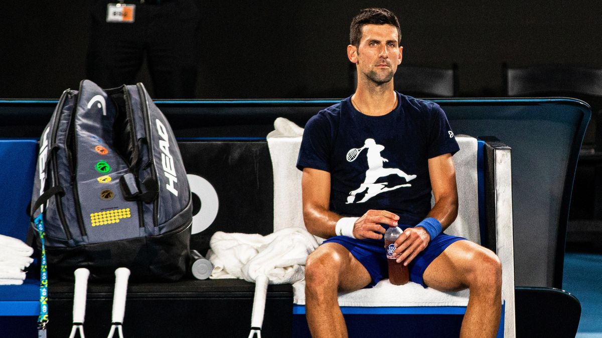 Australia detiene a Djokovic tras retirarle el visado por segunda vez y el serbio trata de frenar su deportación