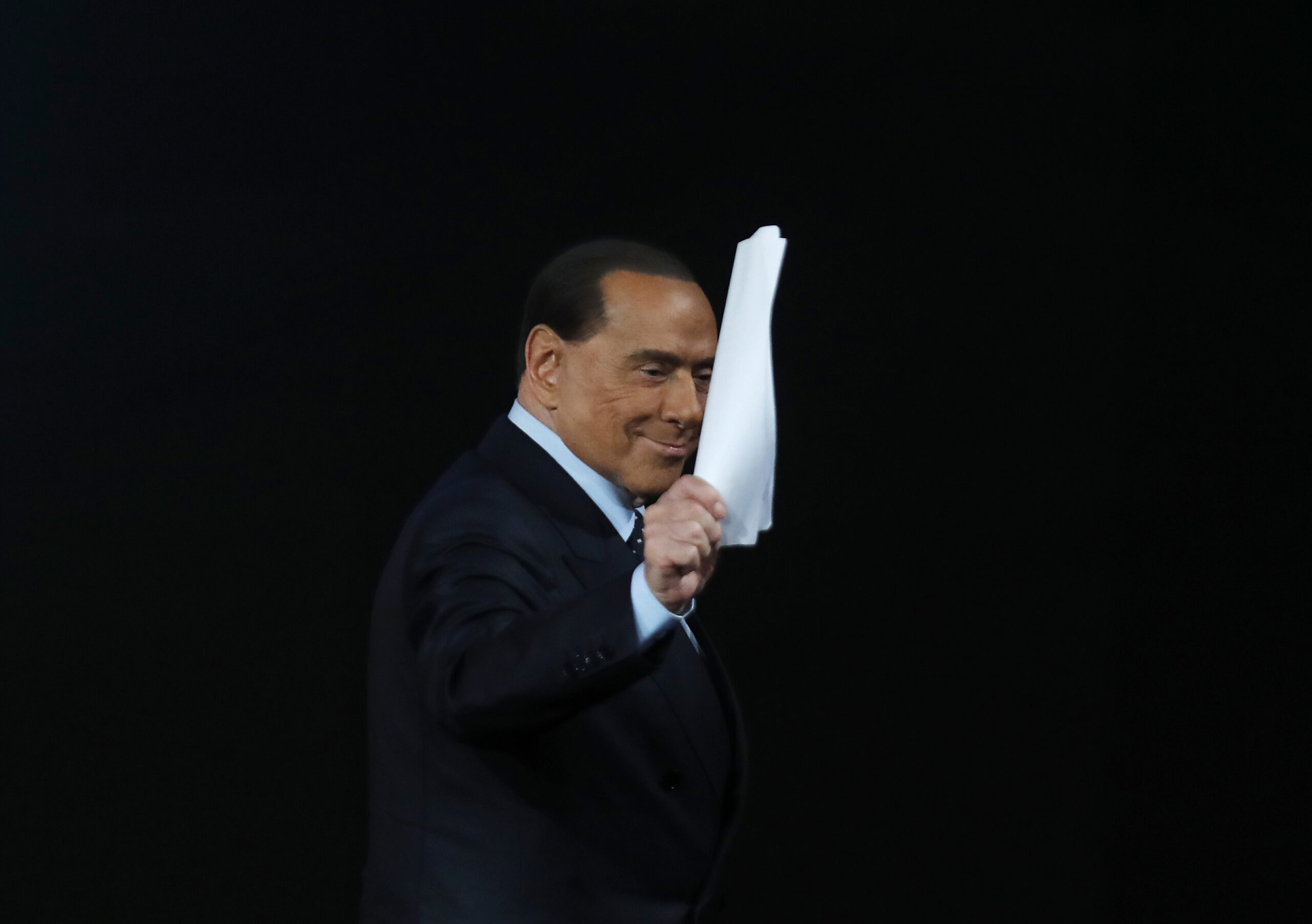 Berlusconi renuncia a su candidatura para la presidencia de Italia