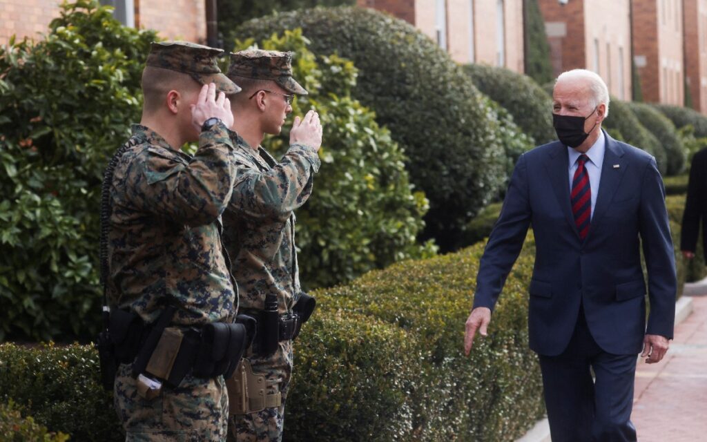 Biden dice que EU "no tiene la intención" de enviar tropas a Ucrania