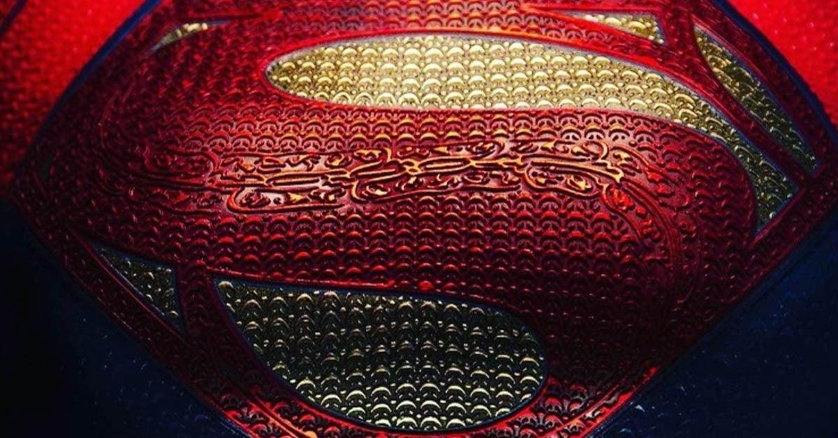 The Flash da una nueva mirada al disfraz de Supergirl de Sasha Calle