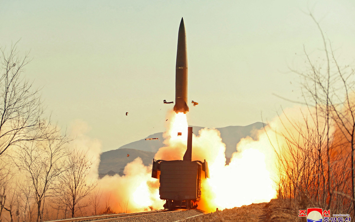 Corea del Norte lanza dos misiles más; EU condena oleada de pruebas