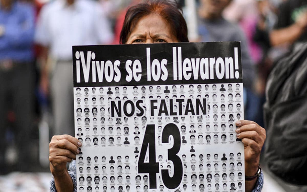Caso Ayotzinapa: INAI ordena a FGR entregar documentos de Estados Unidos