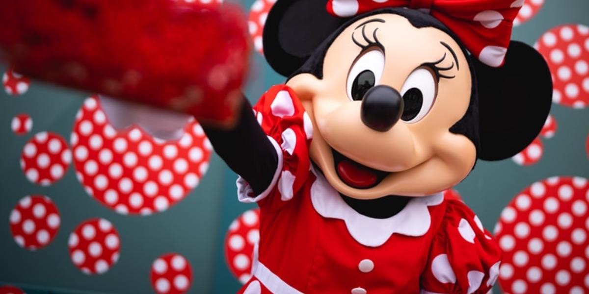 Disneyland celebra el día de los lunares con Minnie Mouse